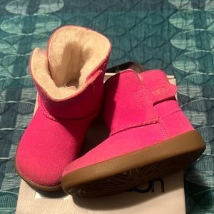 Baby Uggs Pink, Size 4/5